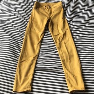 High-waisted mustard jeans💛💛💛💛